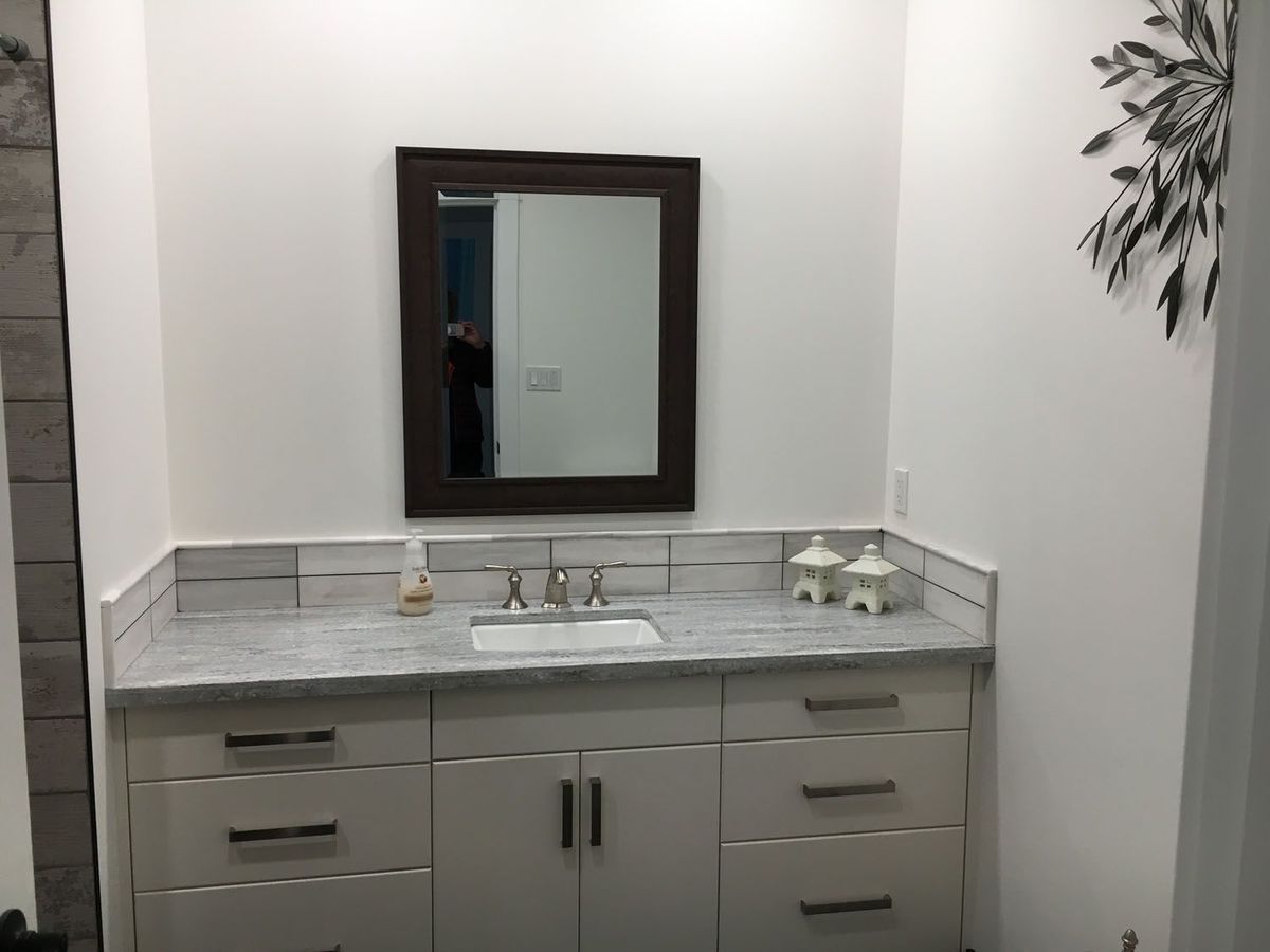 interiordesign-family-indoors-mirror