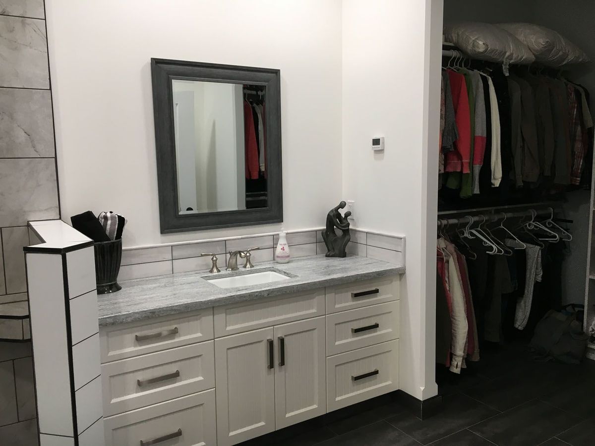 bathroom-mirror-family-room